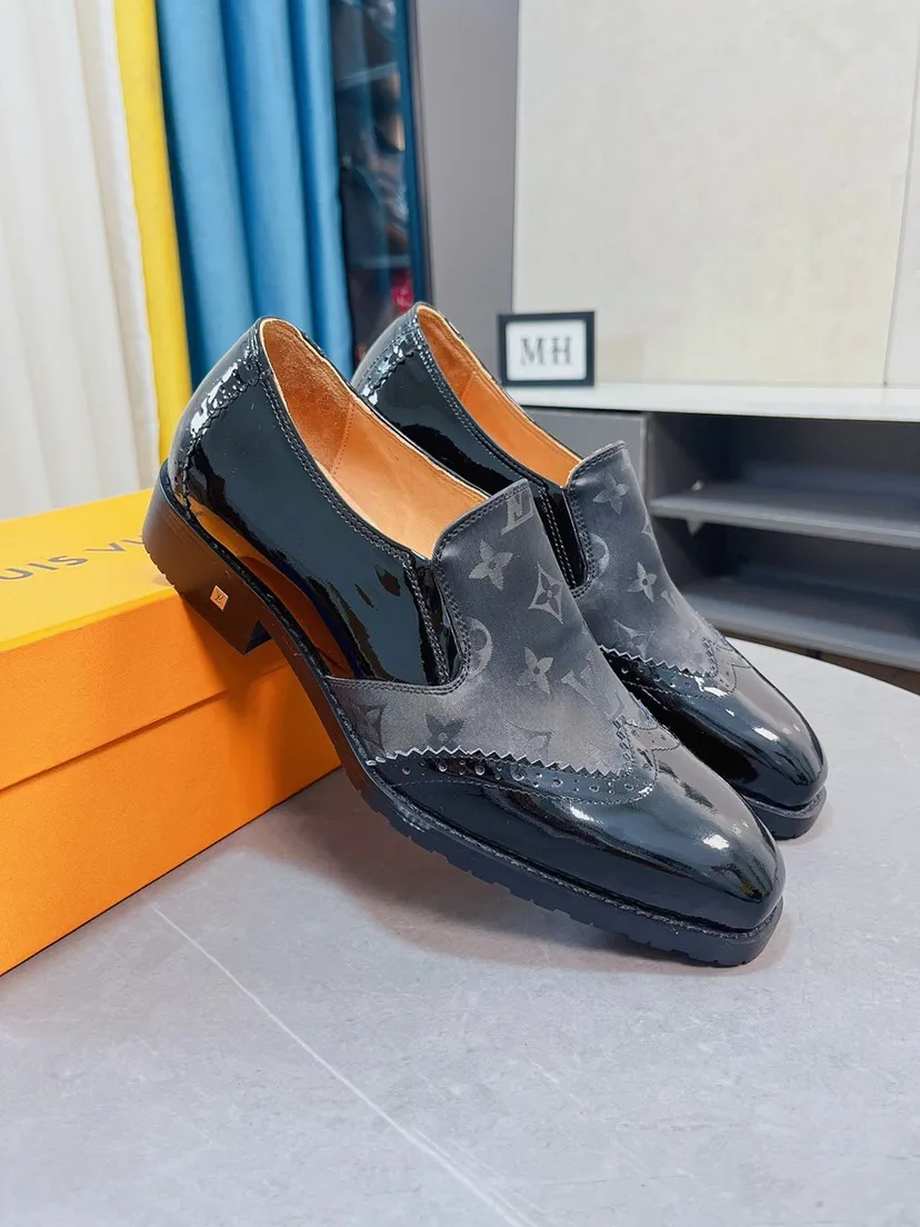 Men's Men's Shoes 💰480🌹🌹《Lv》The latest and most popular casual business leather shoes, top brands [Seduce] Luxury ~ Purchasing, [Strong] The uppers are made of imported patent leather with printed original material ➕ Genuine leather lining (•) fine workmanship. The original stylish and stylish soft rubber wear-resistant and non-slip outsole is light and comfortable on the feet. The real thing looks better in real life. 38-44, 45 can be customized.